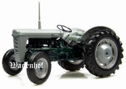 Ferguson TO35 Launch model (1954) Universal Hobbies Scale 1:16