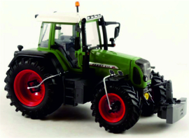 Fendt 818 Vario met PTG drukwissel systeem en extra brede banden UH6345.