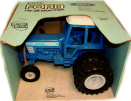 Ford TW35 2WD and is on Double air ERTL 818 scale 1:12