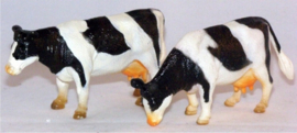 2 stuks zwartbonte koeien - Kids Globe - Schaal 1:32