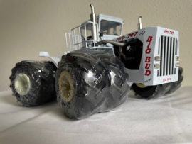 Big Bud 16V-747 modern Field Edition 900 HP William Brothers  ERTL40017