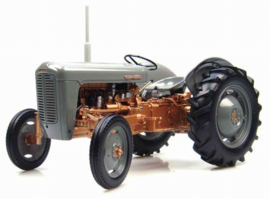 Ferguson FE35 gold belly Universal Hobbies UH2986 Scale 1:16