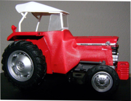 MASSEY FERGUSON 135 met Rode Sirocco jas en witte pet  UH5292 Schaal 1:32