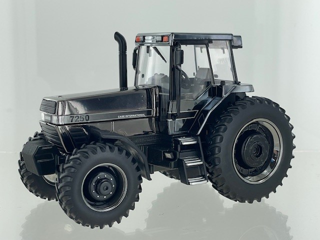 CASE IH MAGNUM 7250 GUN METAL BR43147GM.  102 stuks.