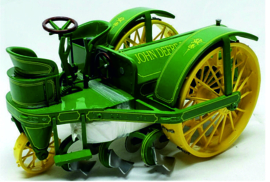 JOHN DEERE PULL MOTOR (Resin model) SpecCast SPEC CUST823. schaal 1:16