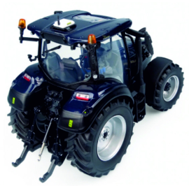 New Holland T5.140 tractor in Profondo Blauw UH6254.