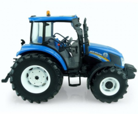 NH T4.65 tractor UH5257  Met frontgewicht. Schaal 1:32