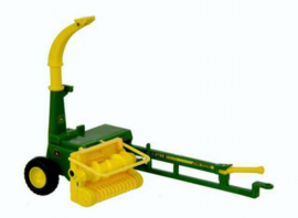 John Deere trailed forage harvester. Britains. BR43152A1 Scale 1:32