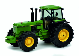 John Deere 4850 FWD SC7648 1:32 Schuco.