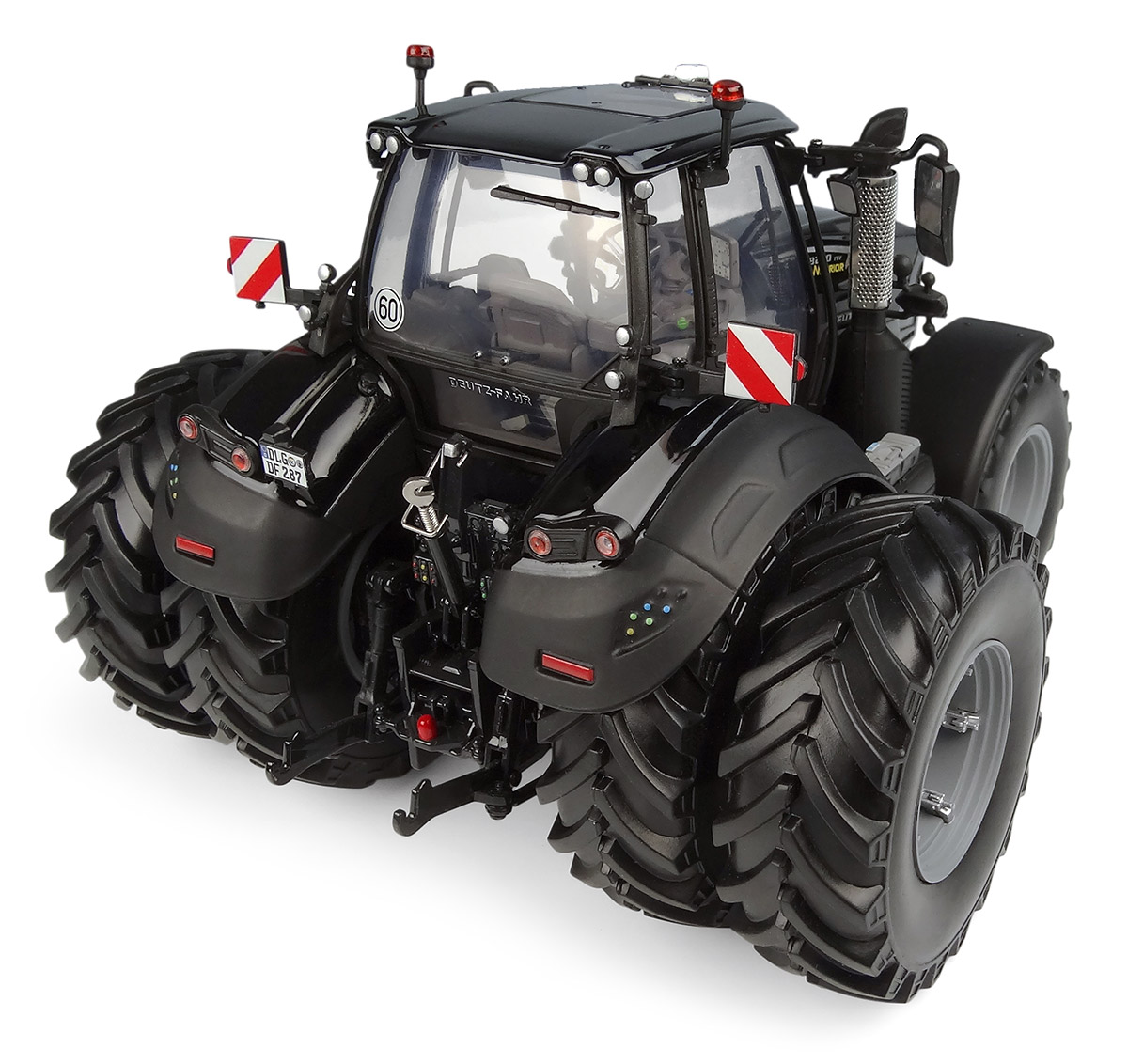 DEUTZ-FAHR 8280 TTV WARRIOR-GLOSS BLACK UH6834. 1:32
