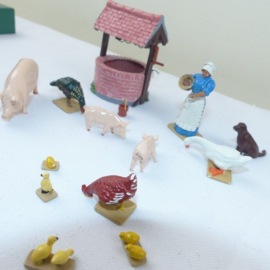 FARM YARD SET HOME FARM Britains BR8705.