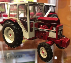 IH 633-SA tractor with cabin and 2 wheel drive. REP183 Scale 1:32