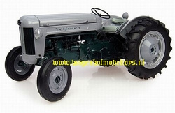 Ferguson 40 Launch Model 1955  UH2985  Universal hobbies Schaal 1:16