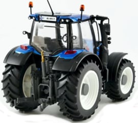 Valtra N174 in Metallic Blue. ROS301566 Scale 1:32