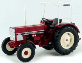 IH 433 tractor met veiligheids frame van Schuco. SC7794. Schaal 1:32