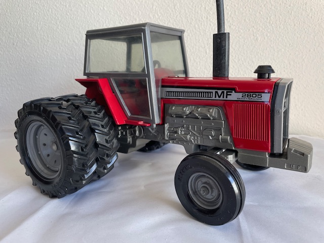 Massey Ferguson 2805 2WD cabine Dubbellucht achter ERTL1108. Schaal 1:20