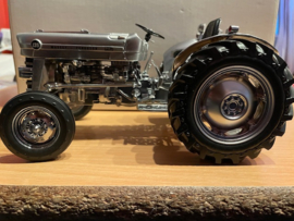 MASSEY FERGUSON 135 Metal Brush Finish UH2849.