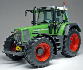 Fendt Favorit 824 Tractor  W1002-824 Schaal 1:32