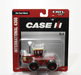 INTERNATIONAL 4366 Turbo op Dubbellucht ERTL14573. 1:64