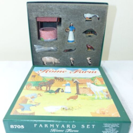 FARM YARD SET HOME FARM Britains BR8705.