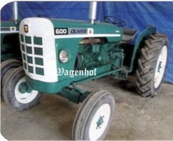 Oliver 600 tractor UH4008. Universal Hobbies Scale 1:16