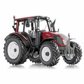 Valtra N143 HT3 tractor. Wi77326 Wiking. Scale 1:32