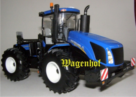 New Holland T9.670 articulated tractor Britains Scale 1:32