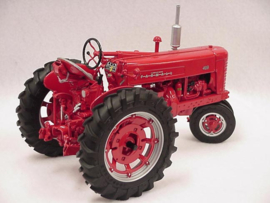 FARMALL 400  Row Crop precisie model No 13 ERTL14007. 1:16.