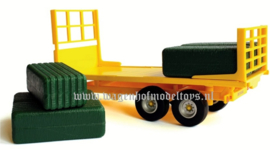 Bale trailer yellow # BR42764 Britains. Scale 1:32