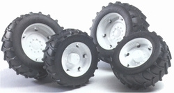 White wheels for 02000 series tractors. Bruder BRU02014 Scale 1:16