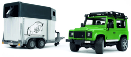 Landrover Defender met paardentrailer BRUDER BR02592 1:16.