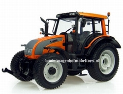 Valtra N serie 121 Kommunal  Universal Hobbies Schaal 1:32