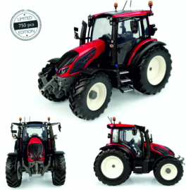 VALTRA G135 in Red 750 pieces UH6293 1:32.