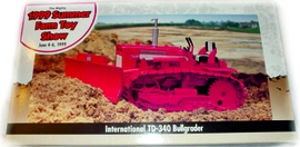 International TD-340 Bulldozer 1999 Summer Farm Toy Show. ERTL4533TA. schaal 1:16