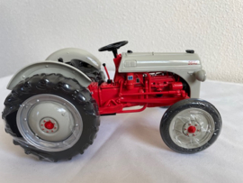 FORD 8N trekker Precisie model No: 4 ERTL 362. 1:16