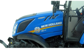 NH T5.110 tractor  UH5264.  Met fronthef Schaal 1:32