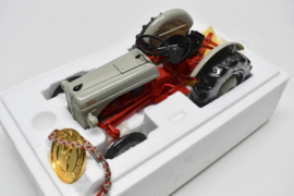 FORD 8N trekker Precisie model No: 4 ERTL 362. 1:16