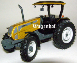 Valtra A850 gold Lim Ed 2500stuks  Universal Hobbies Schaal 1:32