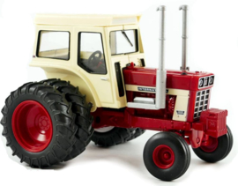 Farmall 1468 tractor Ertl. ERT14942. Scale 1:32