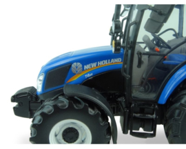 NH T4.65 tractor UH5257  Met frontgewicht. Schaal 1:32