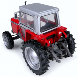 MASSEY FERGUSON 575 tractor met grijze cabine. UH5203 Schaal 1:32