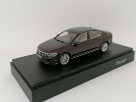 Volkswagen Passat sedan B8 rood/bruin