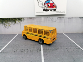 Mercedes Benz schoolbus geel