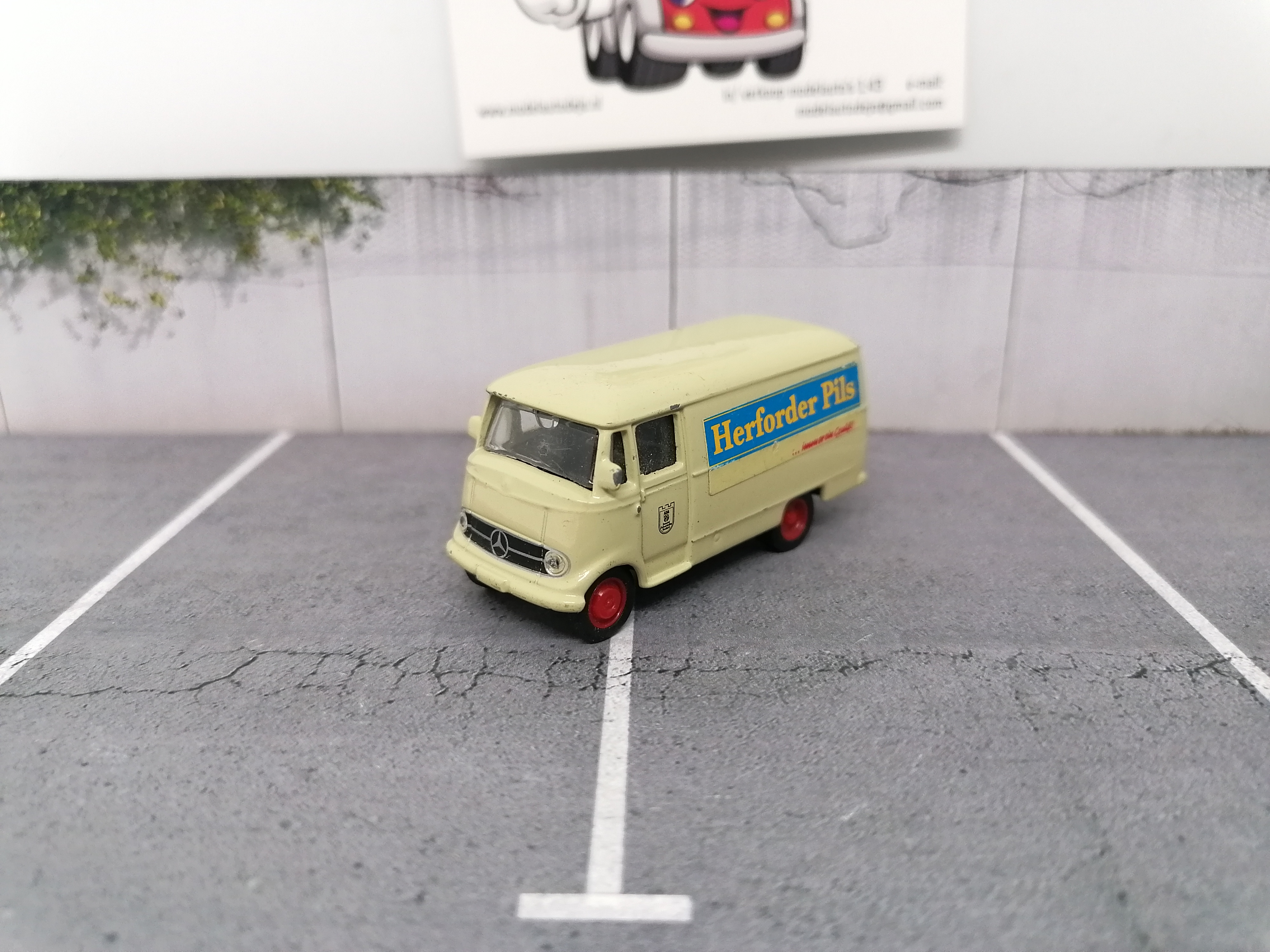 Mercedes Benz L319 "Lemforder pils"