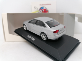 Audi RS4 limousine B7 zilvergrijs