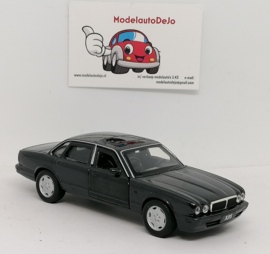 Jaguar XJ6