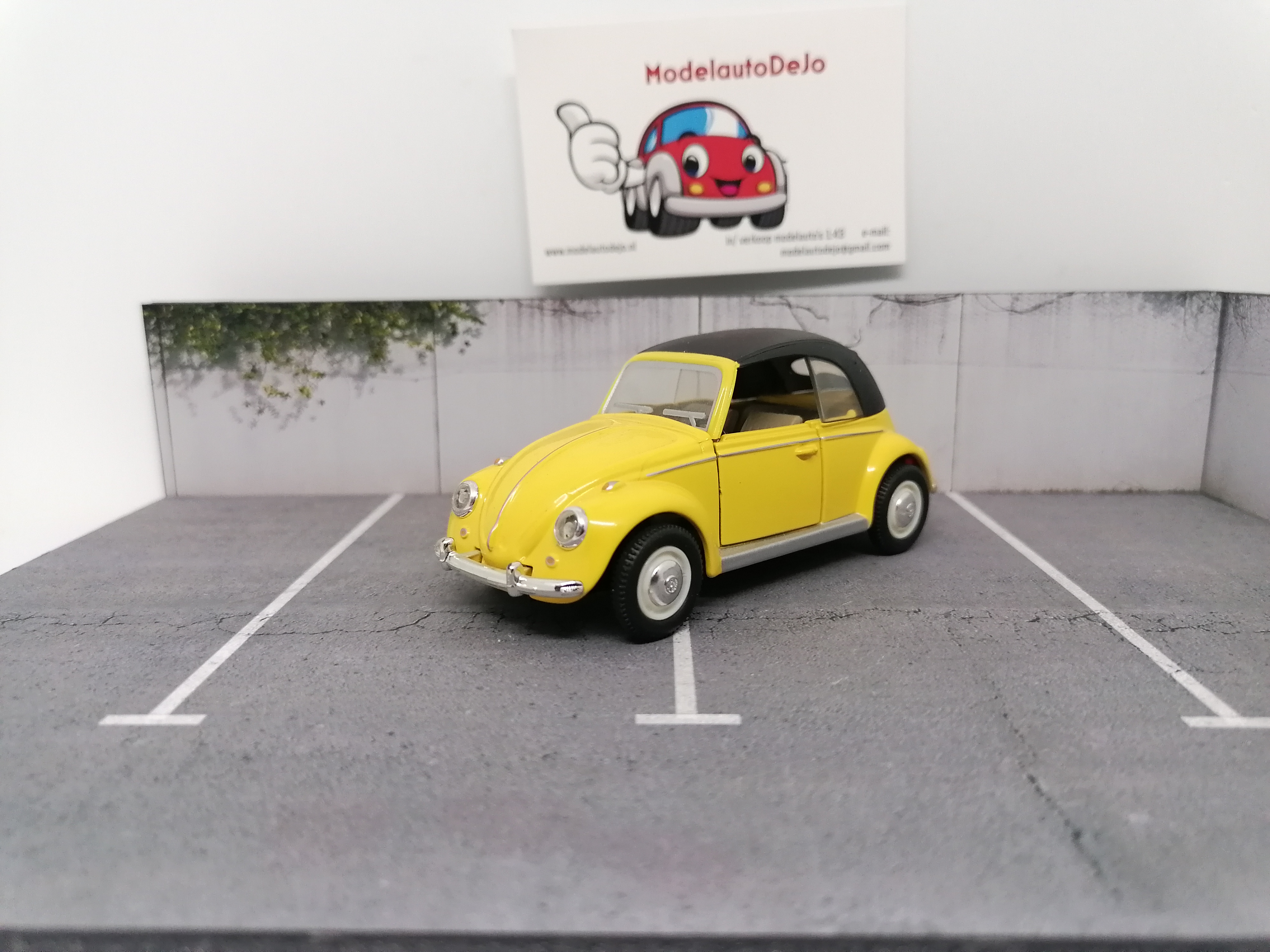 Volkswagen kever cabriolet geel