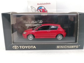 Toyota Corolla E12 2000 rood