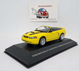Ford Mustang GT convertible "spring feature edition" 2000