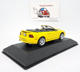 Ford Mustang GT convertible "spring feature edition" 2000